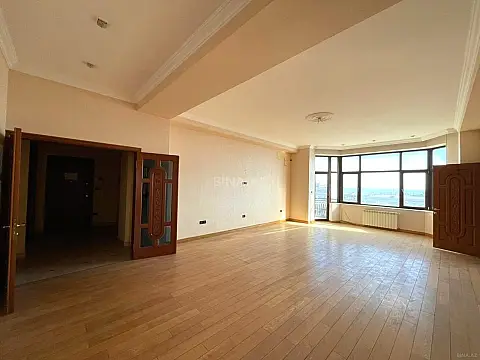 Satılır 3 otaqlı mənzil 138 m²