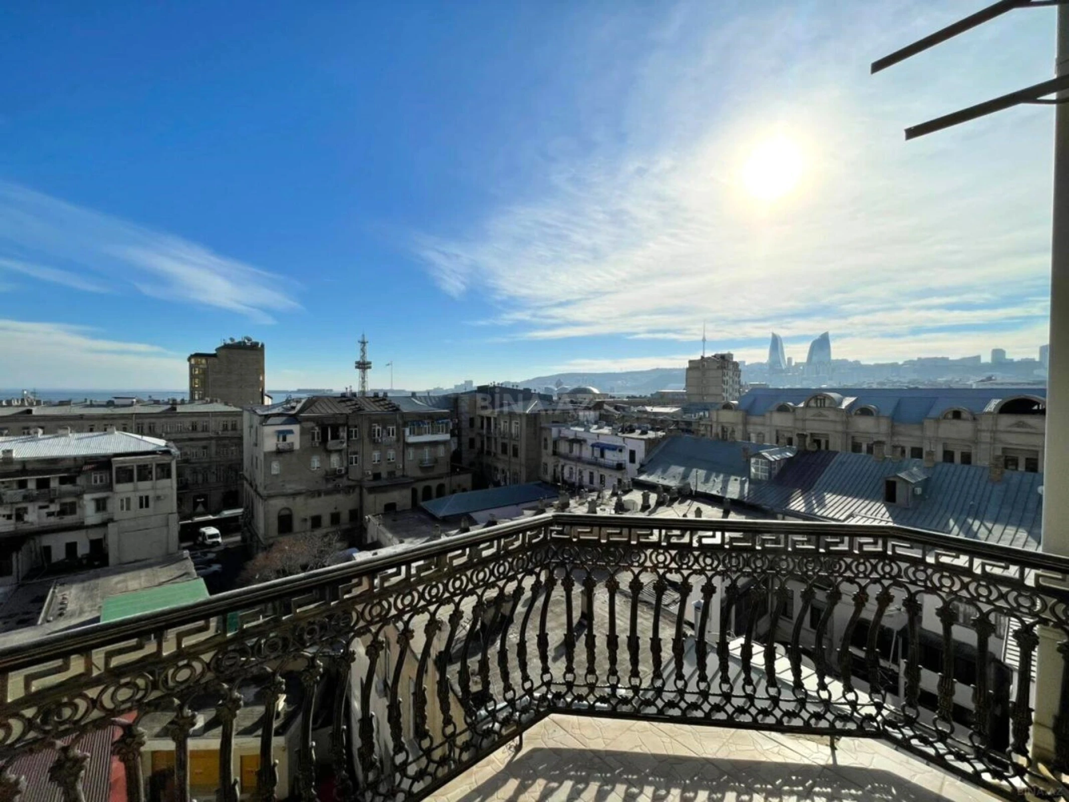 Satılır 3 otaqlı mənzil 138 m²