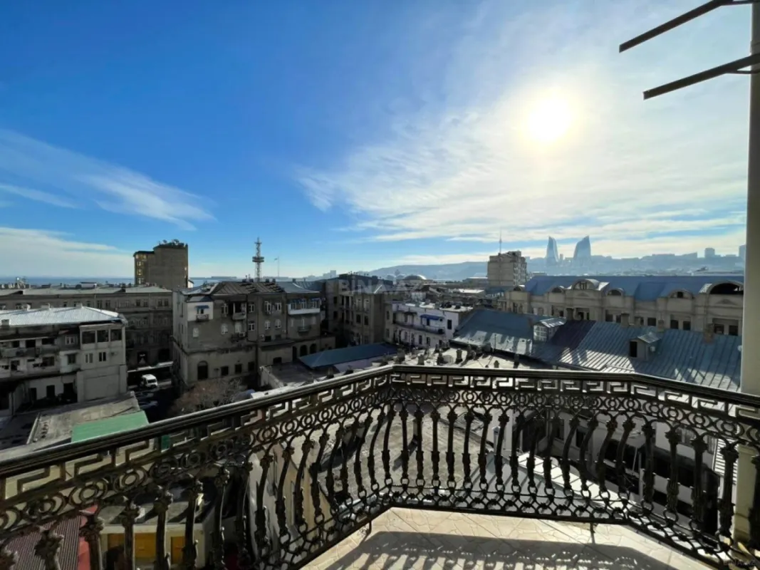 Satılır 3 otaqlı mənzil 138 m²