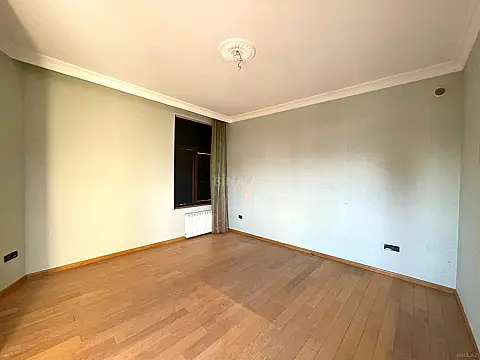 Satılır 3 otaqlı mənzil 138 m²
