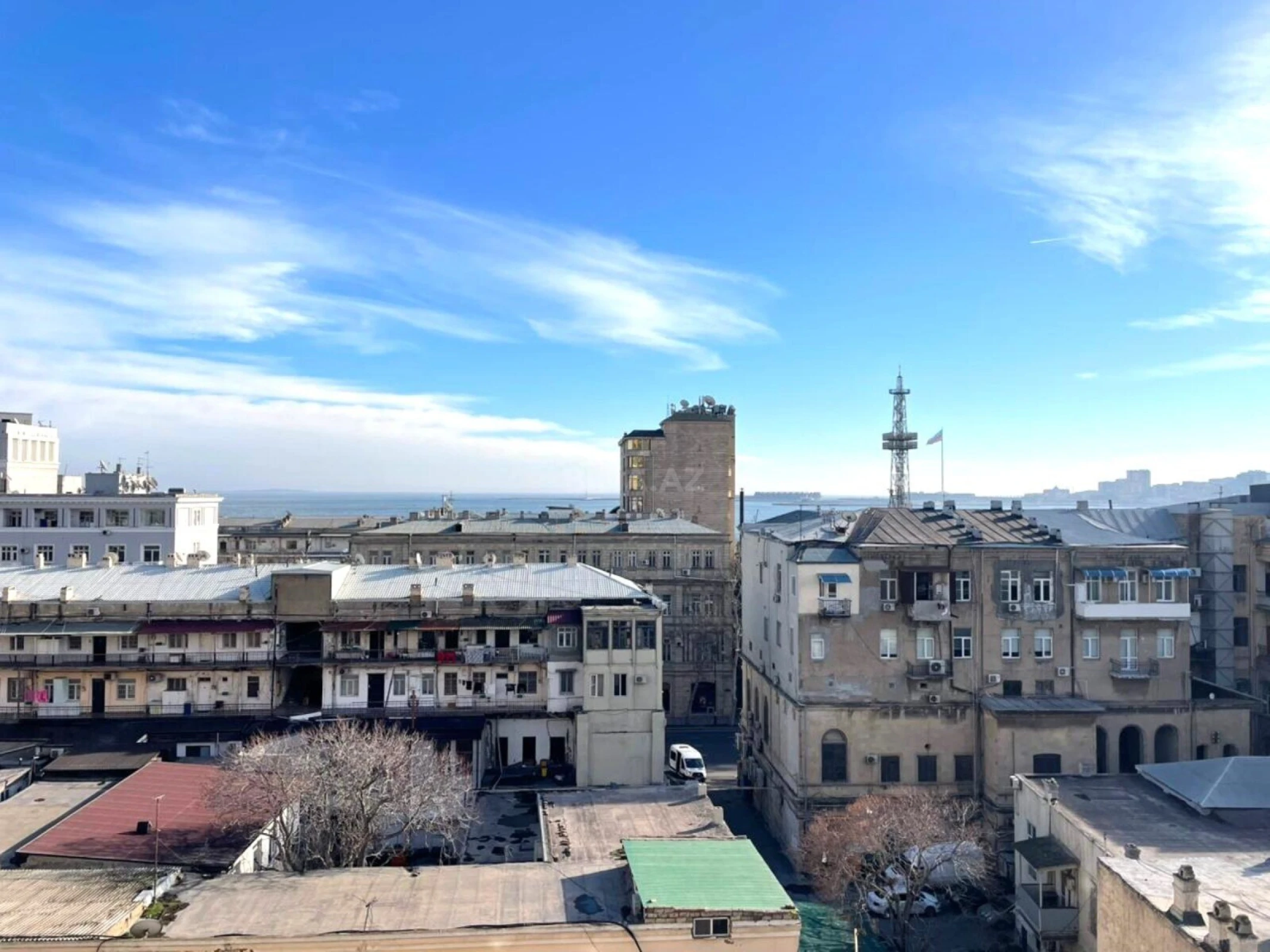 Satılır 3 otaqlı mənzil 138 m²