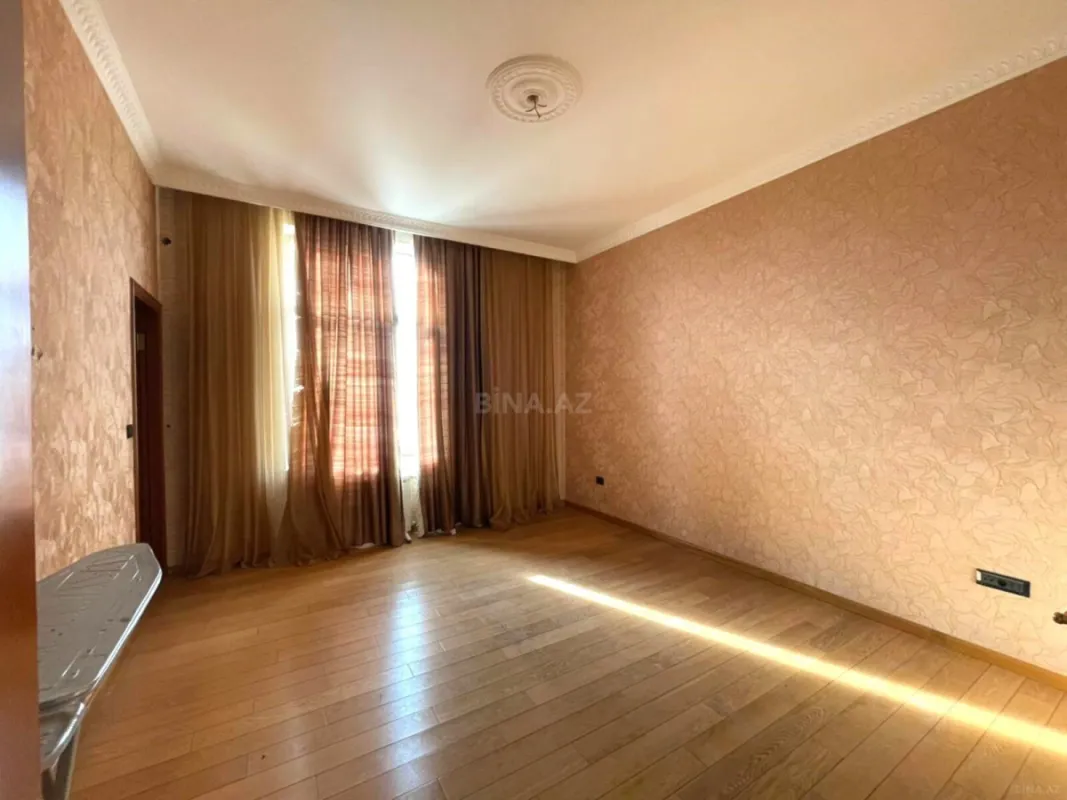 Satılır 3 otaqlı mənzil 138 m²