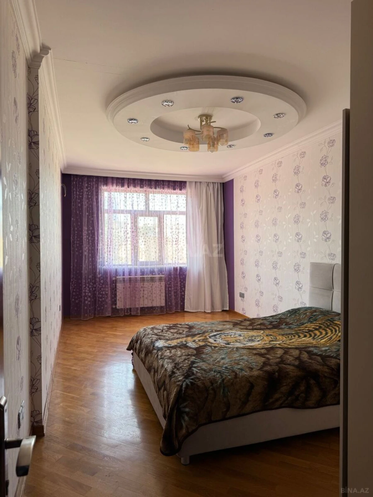 Kirayə verilir 3 otaqlı mənzil 135 m²