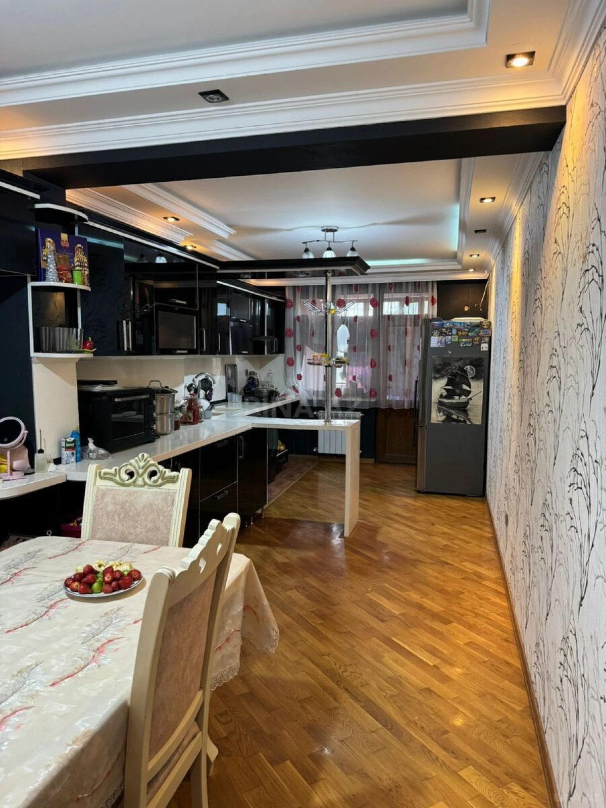 Kirayə verilir 3 otaqlı mənzil 135 m²