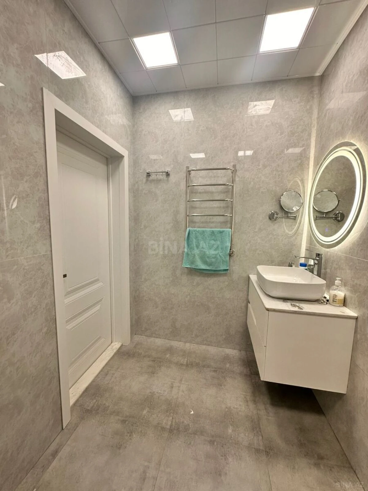 Satılır 5 otaqlı həyət evi 172 m²