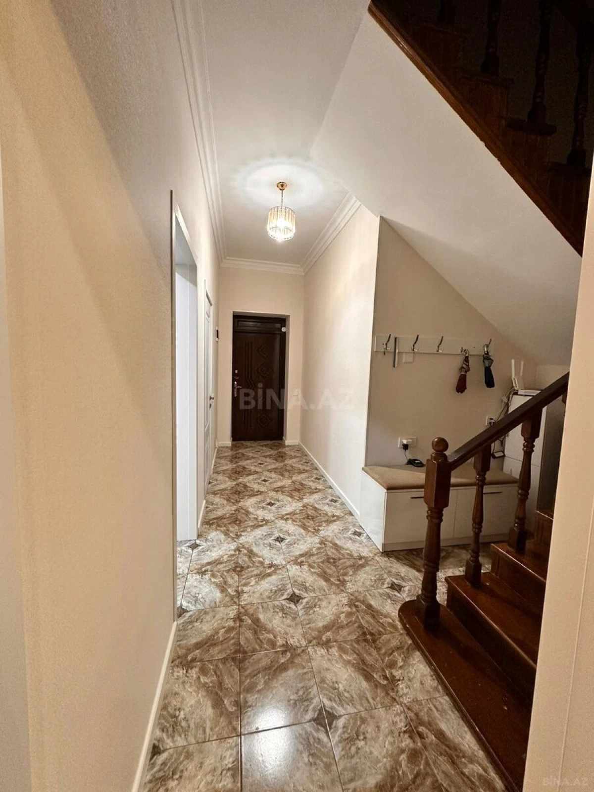 Satılır 5 otaqlı həyət evi 172 m²