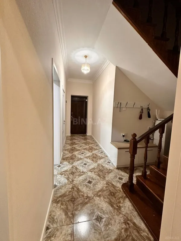 Satılır 5 otaqlı həyət evi 172 m²