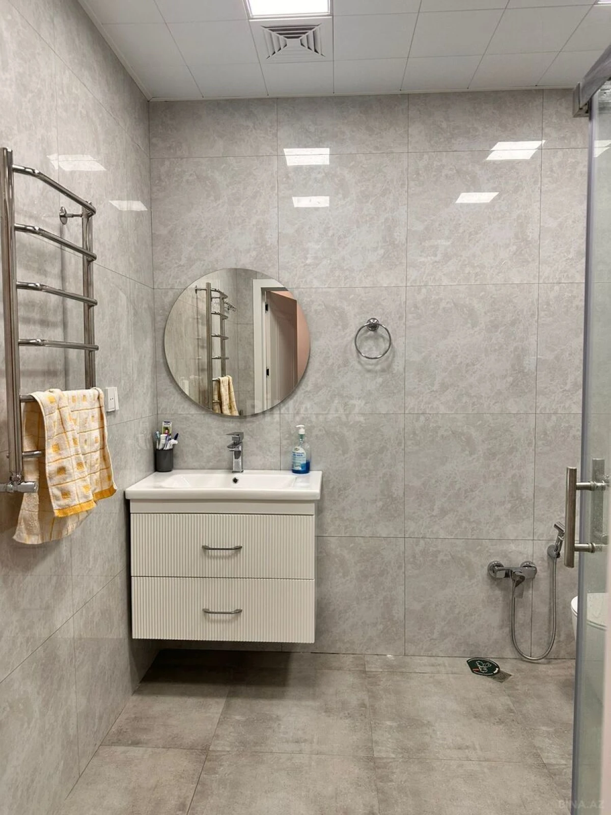 Satılır 5 otaqlı həyət evi 172 m²