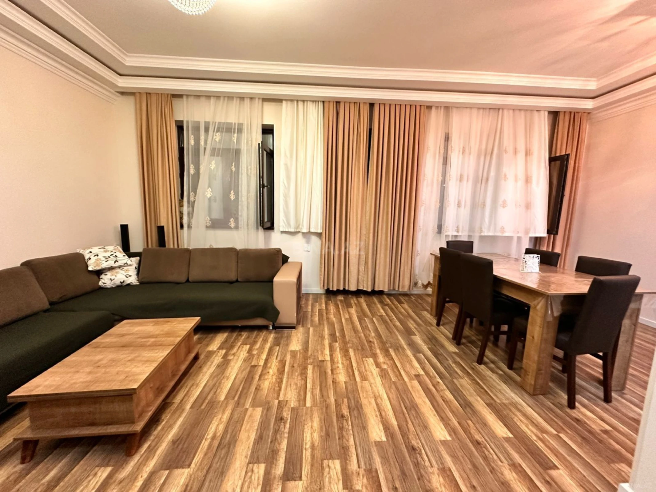 Satılır 5 otaqlı həyət evi 172 m²