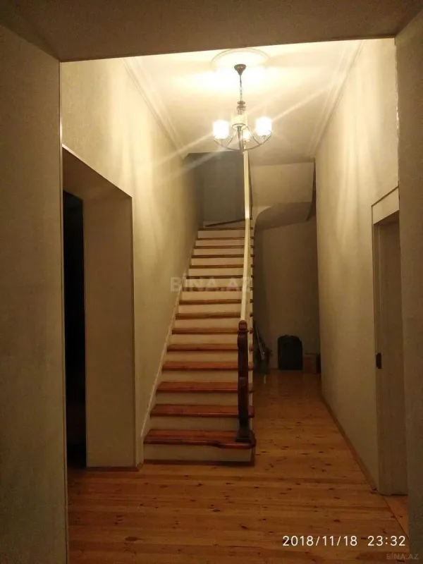 Satılır 6 otaqlı həyət evi 270 m²