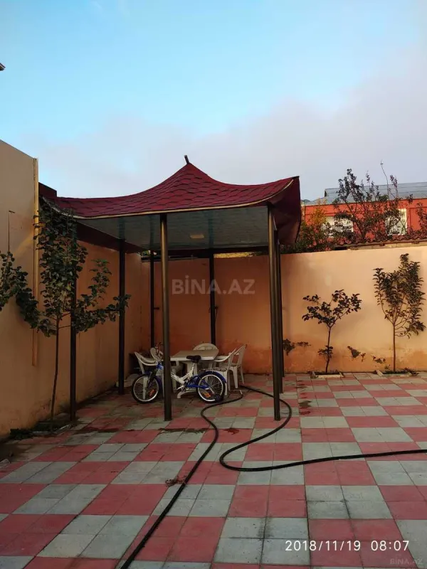 Satılır 6 otaqlı həyət evi 270 m²
