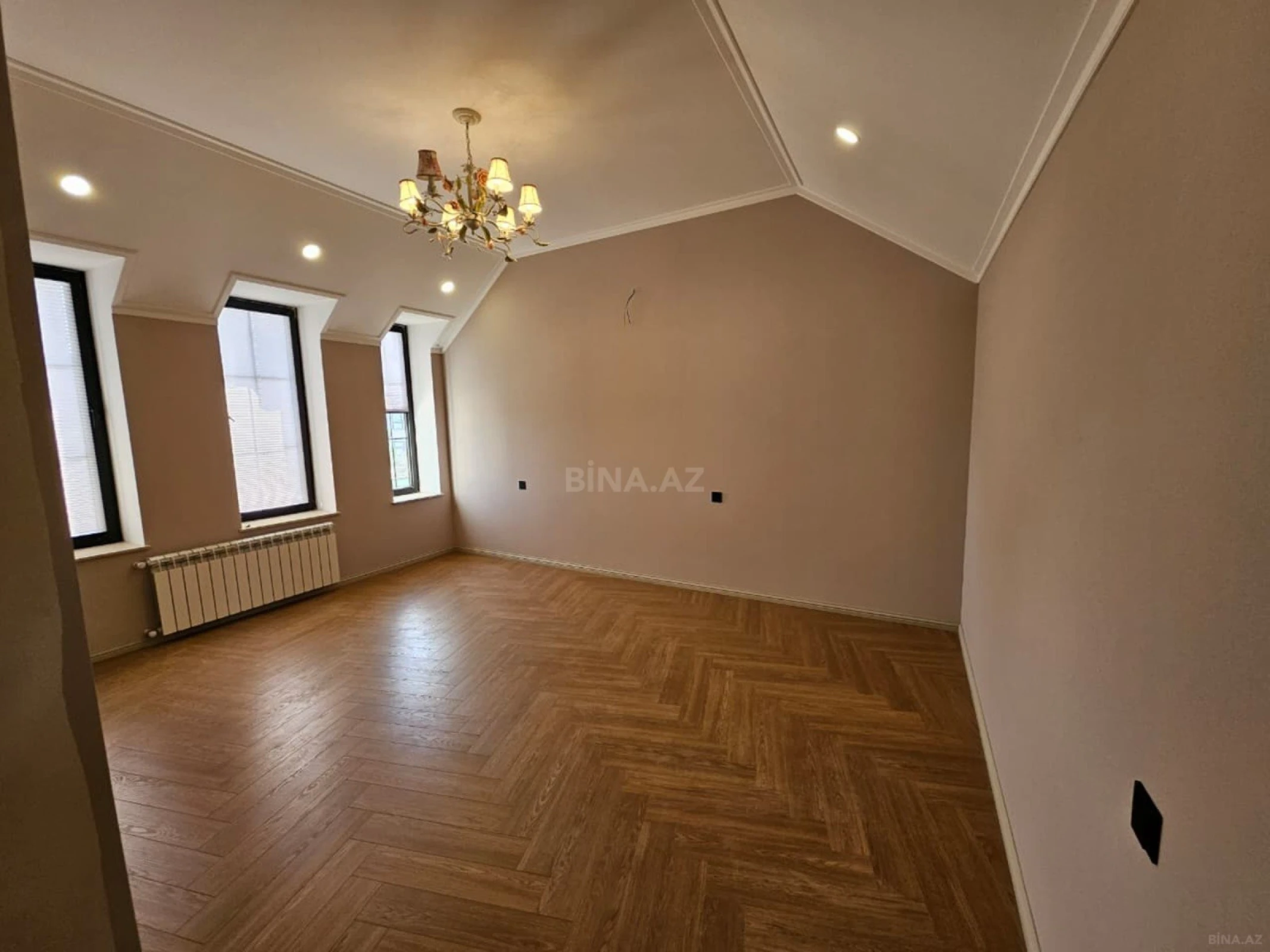 Satılır 5 otaqlı həyət evi 220 m²