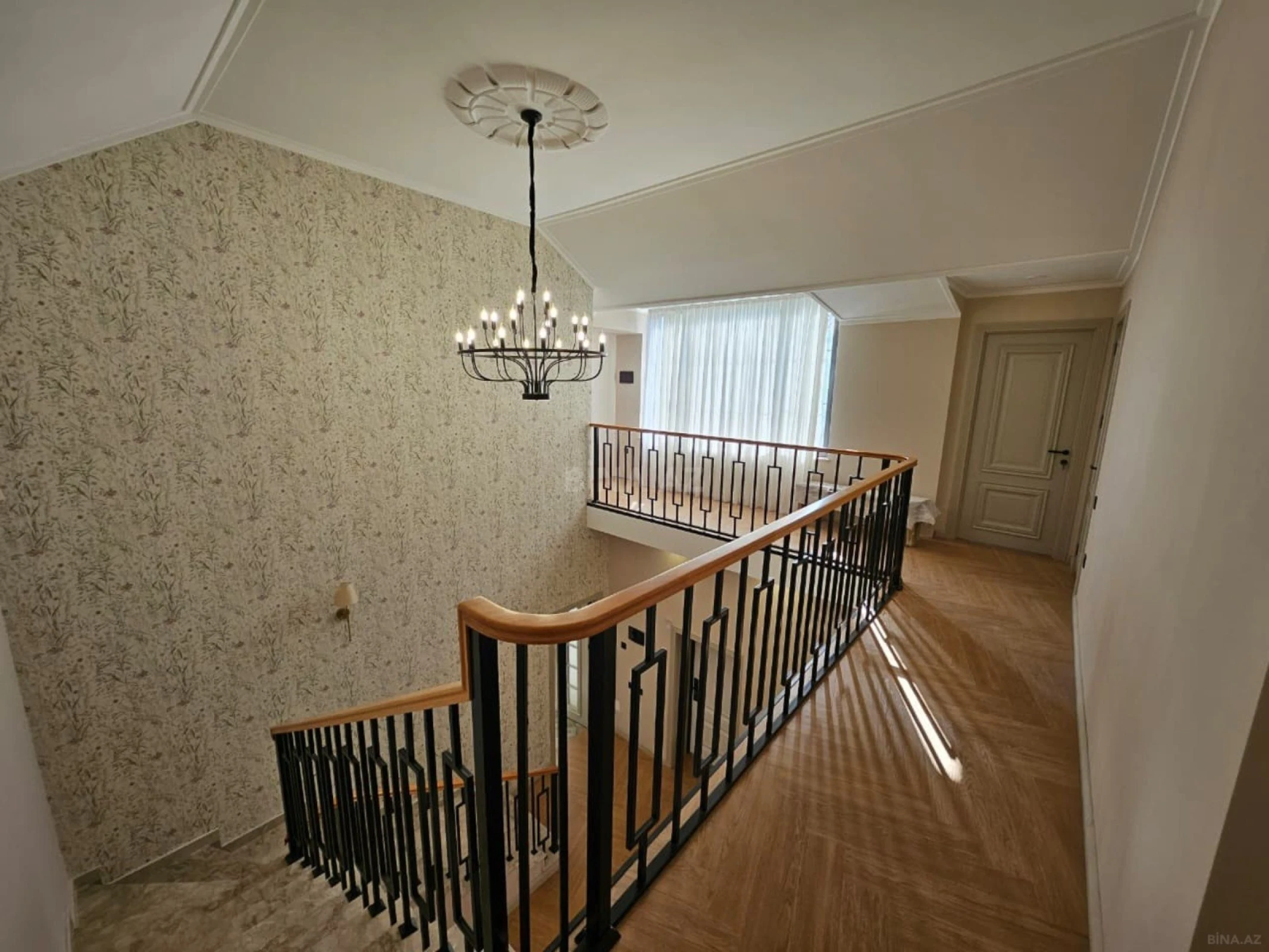 Satılır 5 otaqlı həyət evi 220 m²