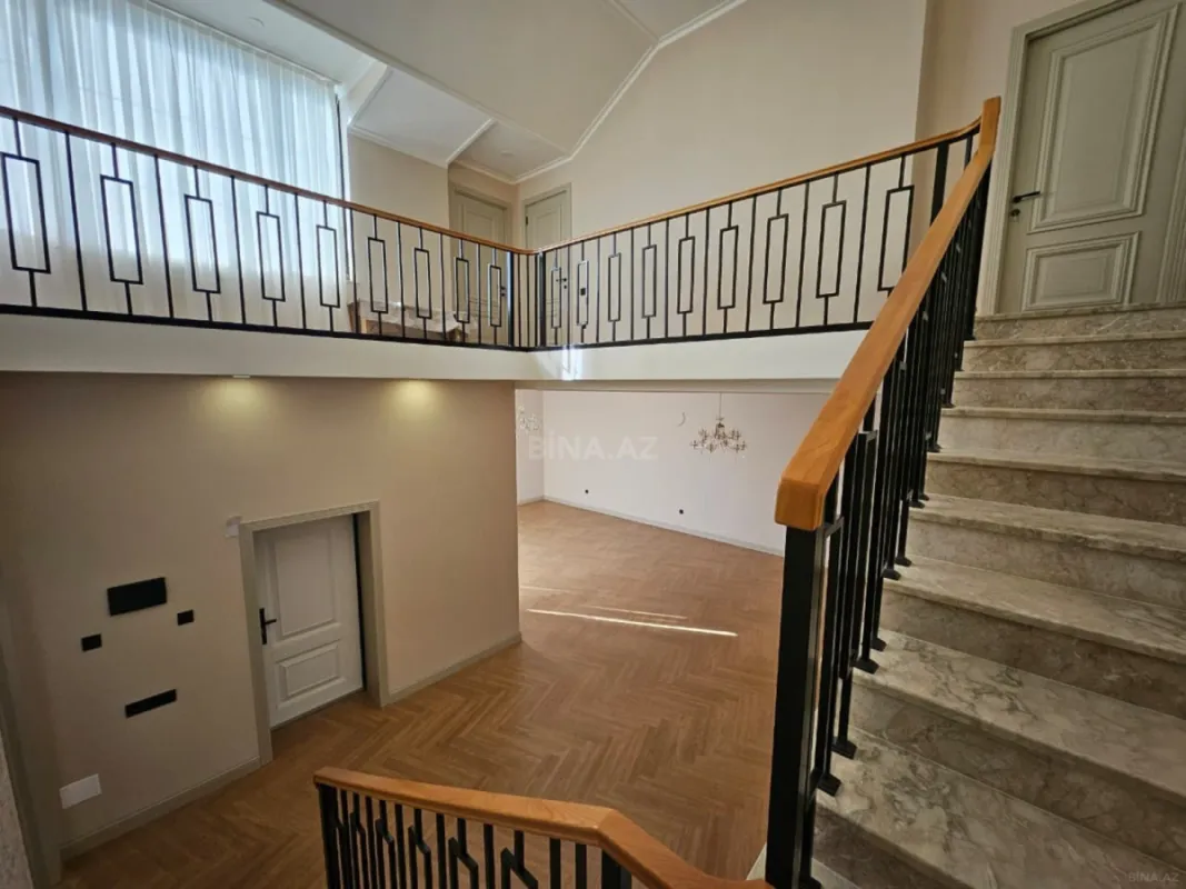 Satılır 5 otaqlı həyət evi 220 m²