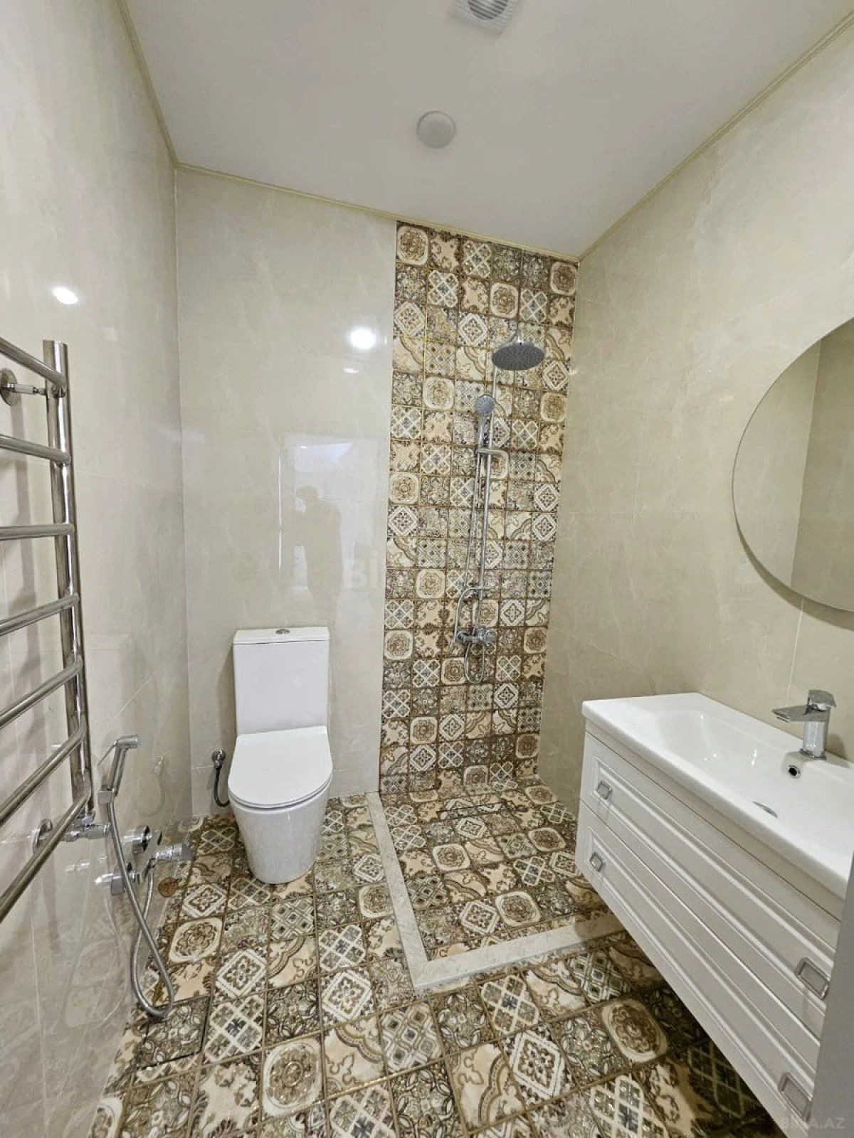 Satılır 5 otaqlı həyət evi 220 m²