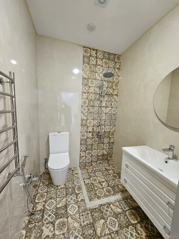 Satılır 5 otaqlı həyət evi 220 m²