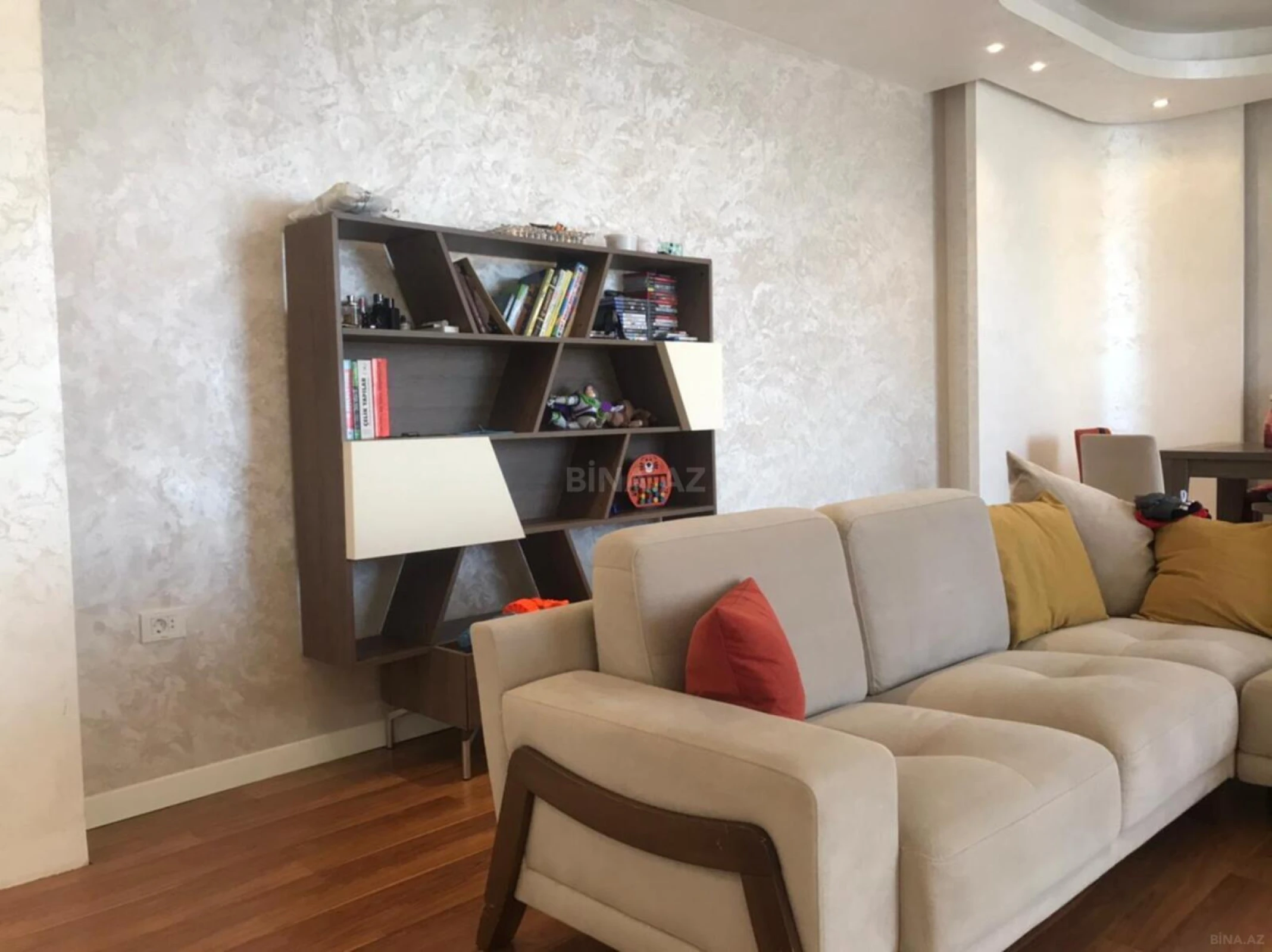 Satılır 6 otaqlı həyət evi 360 m²