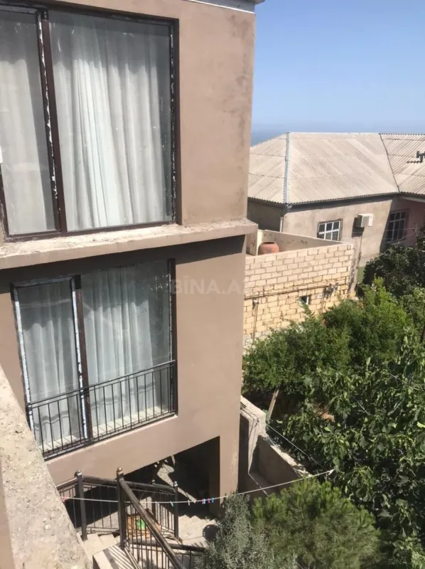 Satılır 6 otaqlı həyət evi 360 m²