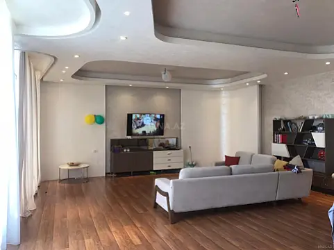 Satılır 6 otaqlı həyət evi 360 m²