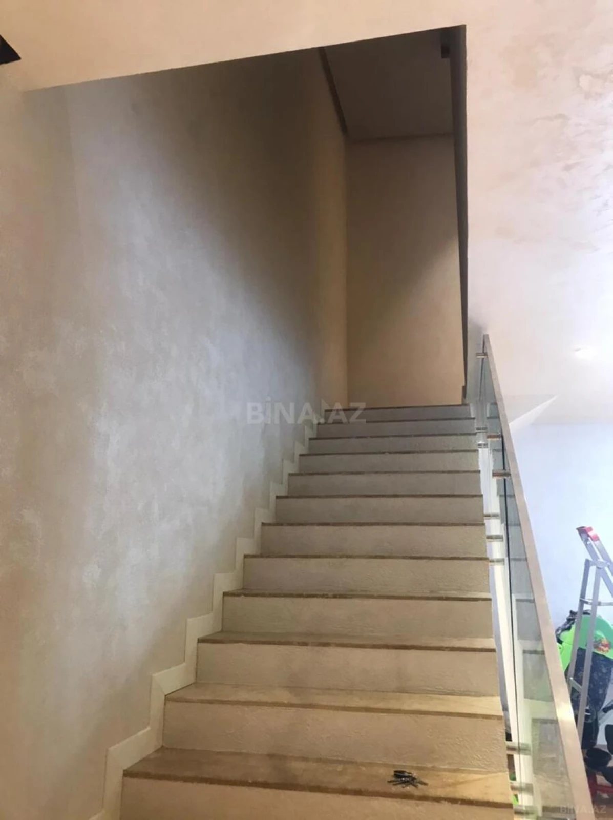 Satılır 6 otaqlı həyət evi 360 m²