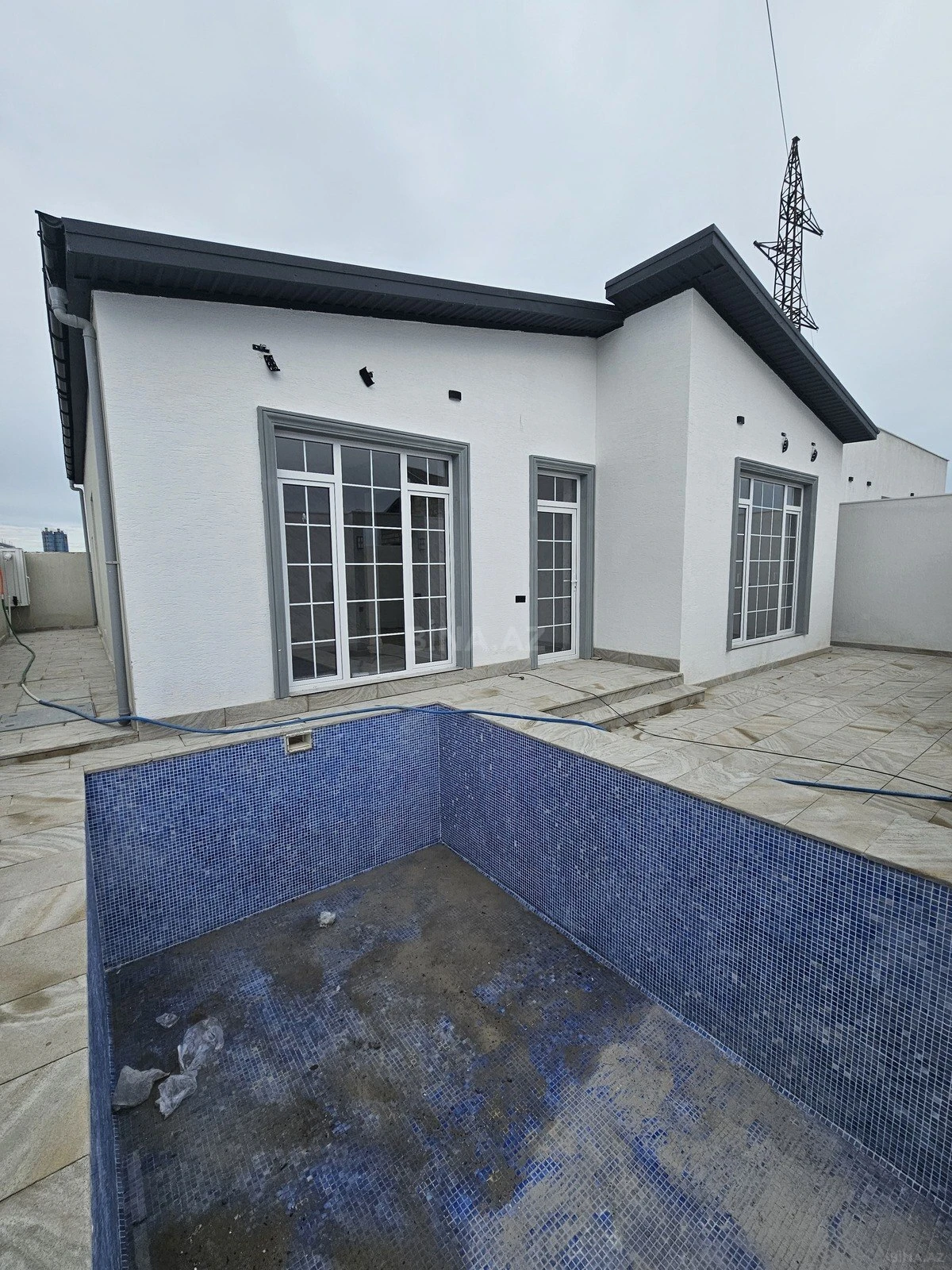 Satılır 4 otaqlı həyət evi 140 m²