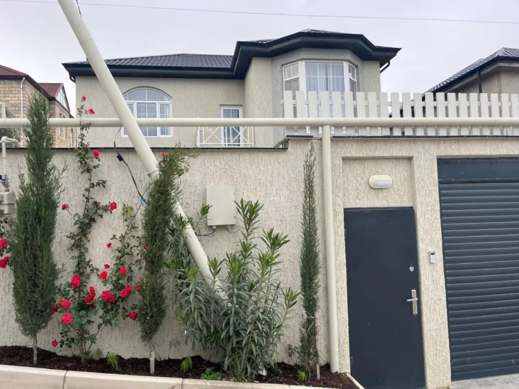 Satılır 7 otaqlı həyət evi 250 m²