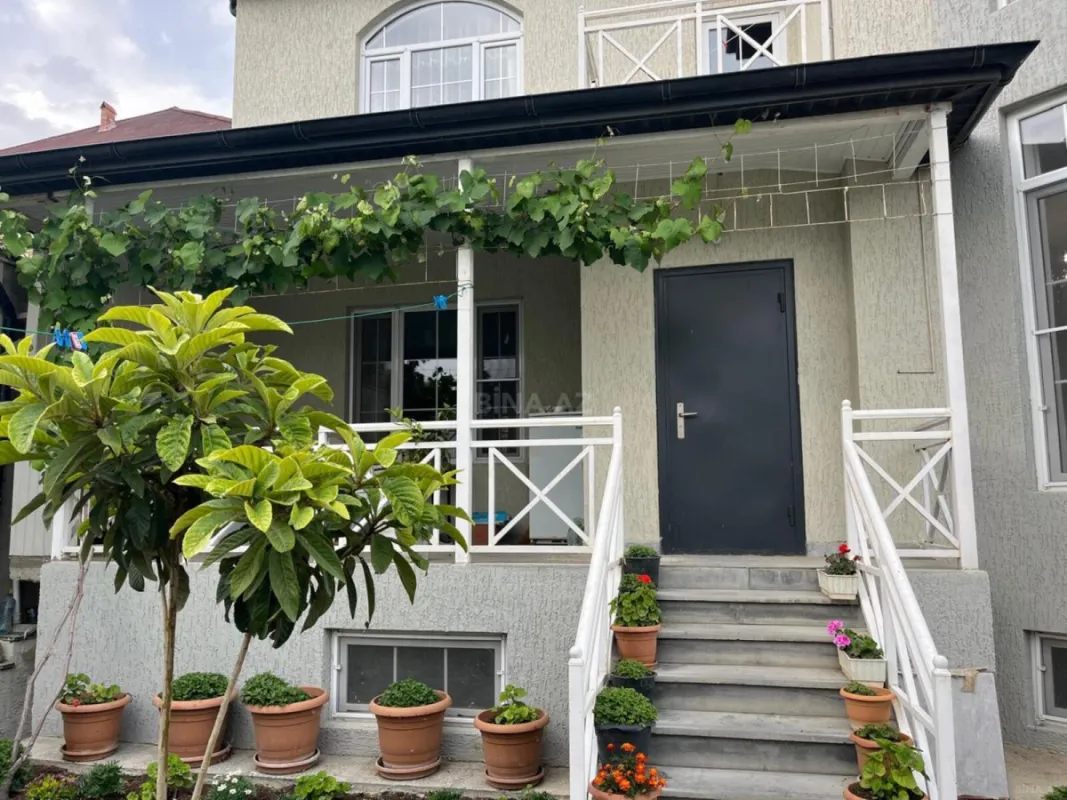 Satılır 7 otaqlı həyət evi 250 m²
