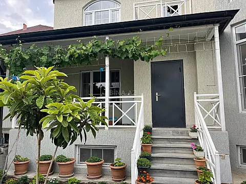 Satılır 7 otaqlı həyət evi 250 m²