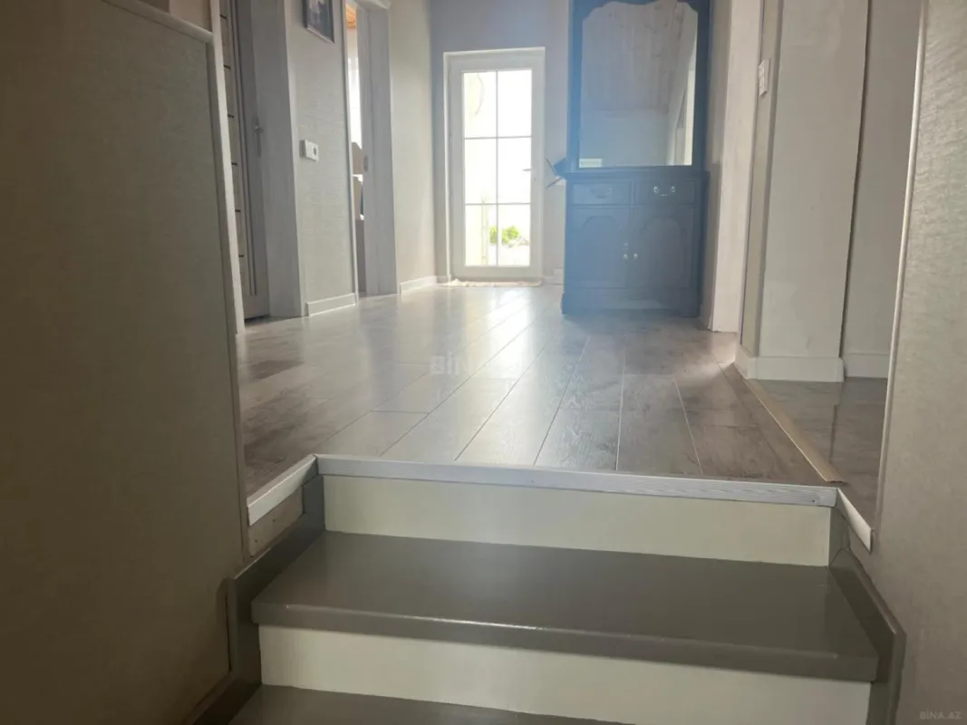 Satılır 7 otaqlı həyət evi 250 m²