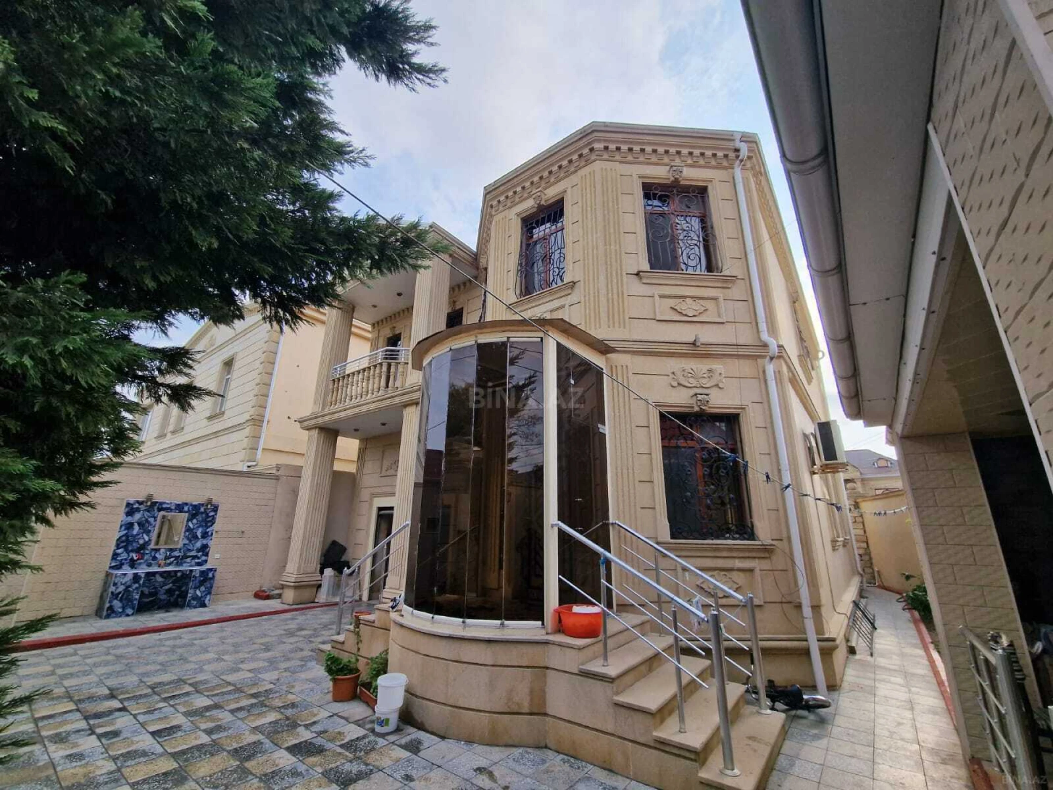 Satılır 5 otaqlı həyət evi 214 m²