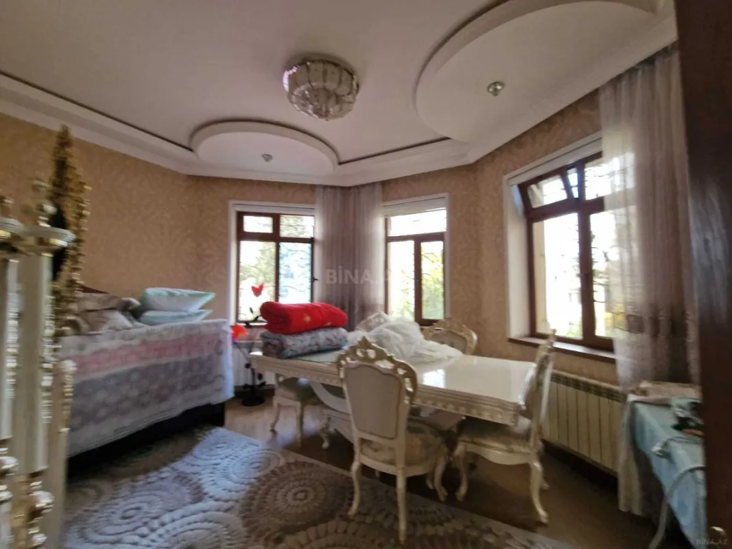 Satılır 5 otaqlı həyət evi 214 m²
