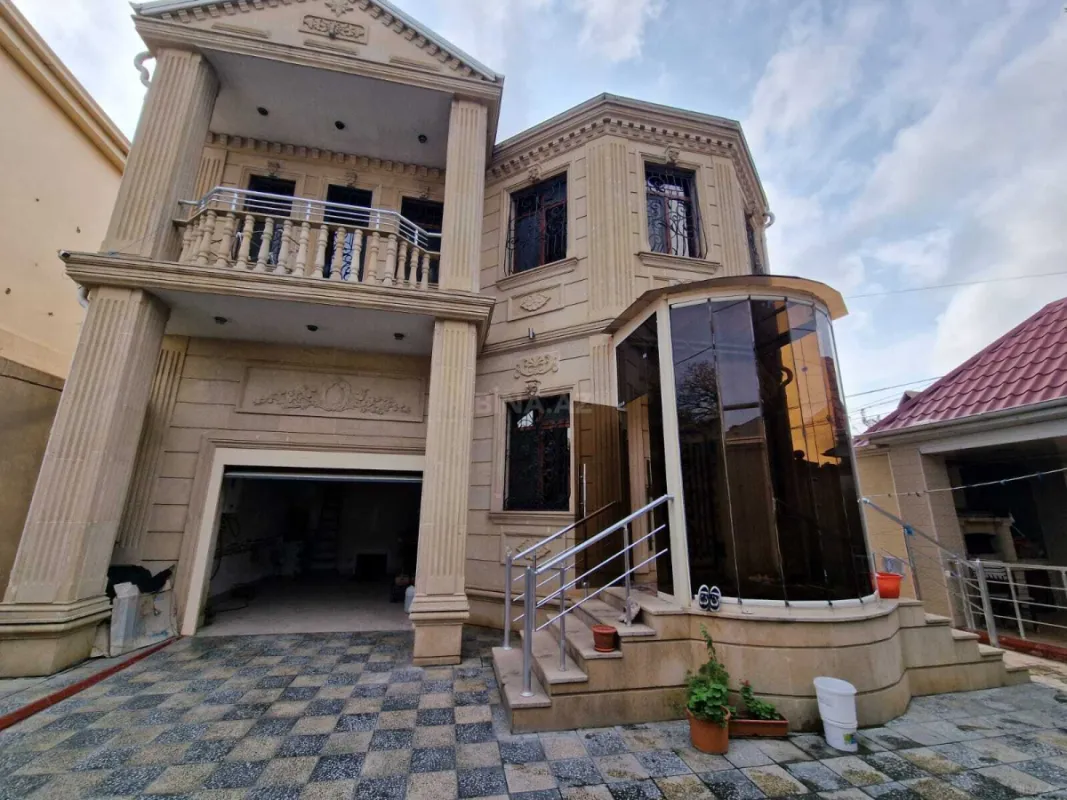 Satılır 5 otaqlı həyət evi 214 m²