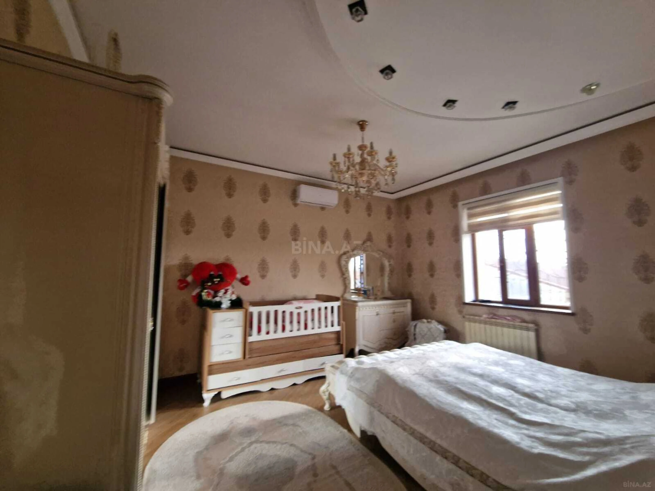 Satılır 5 otaqlı həyət evi 214 m²