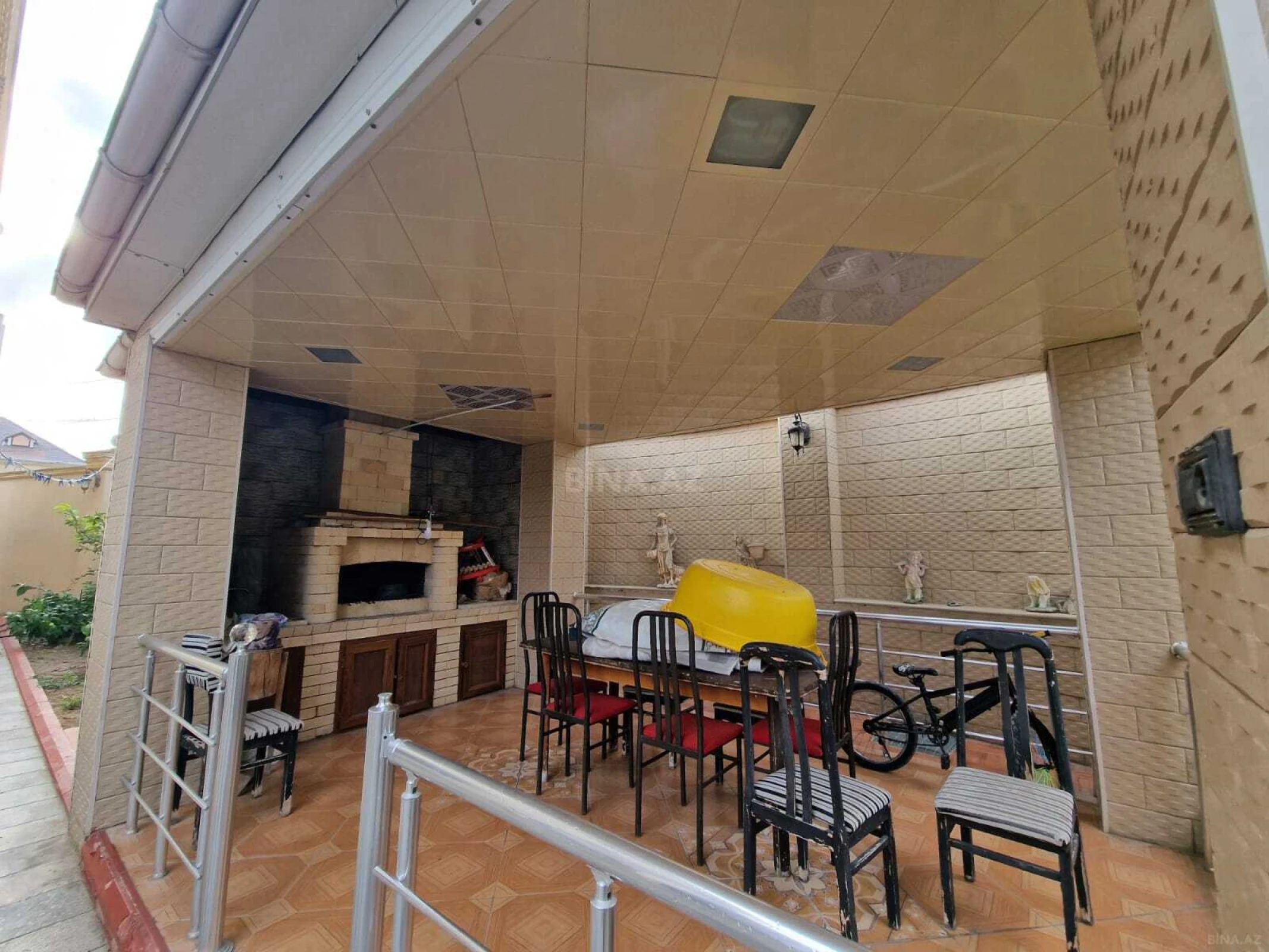 Satılır 5 otaqlı həyət evi 214 m²