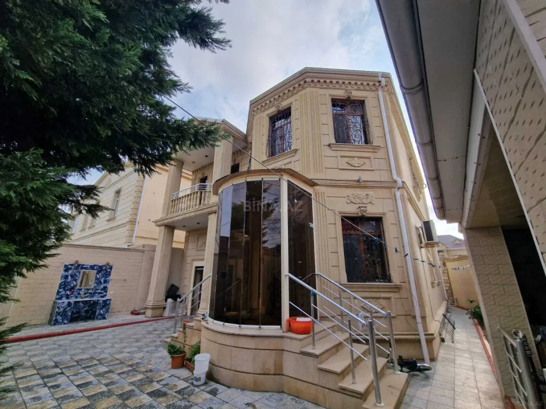 Satılır 5 otaqlı həyət evi 214 m²