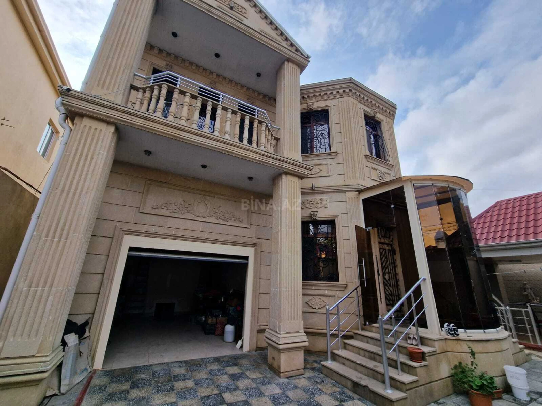 Satılır 5 otaqlı həyət evi 214 m²