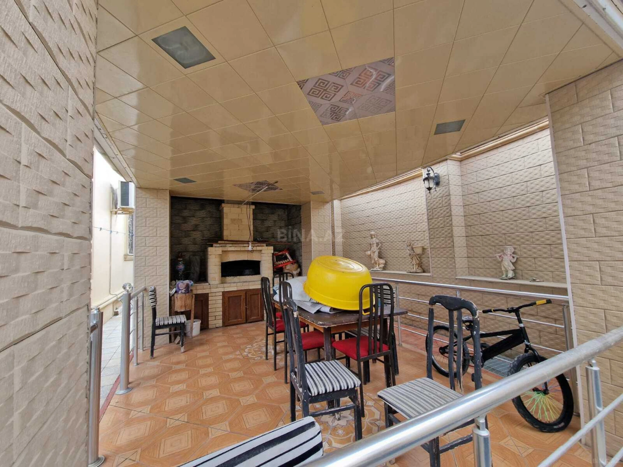 Satılır 5 otaqlı həyət evi 214 m²