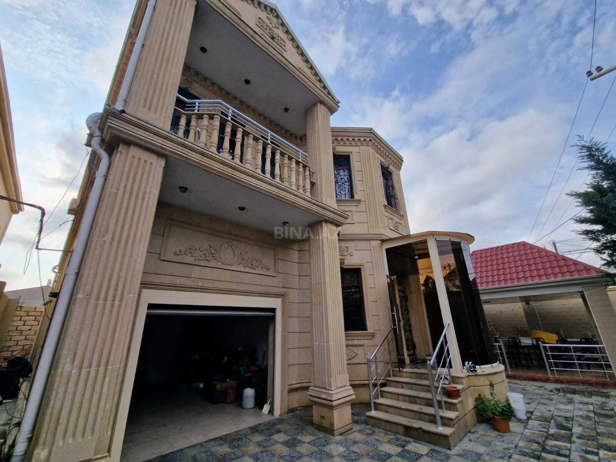 Satılır 5 otaqlı həyət evi 214 m²