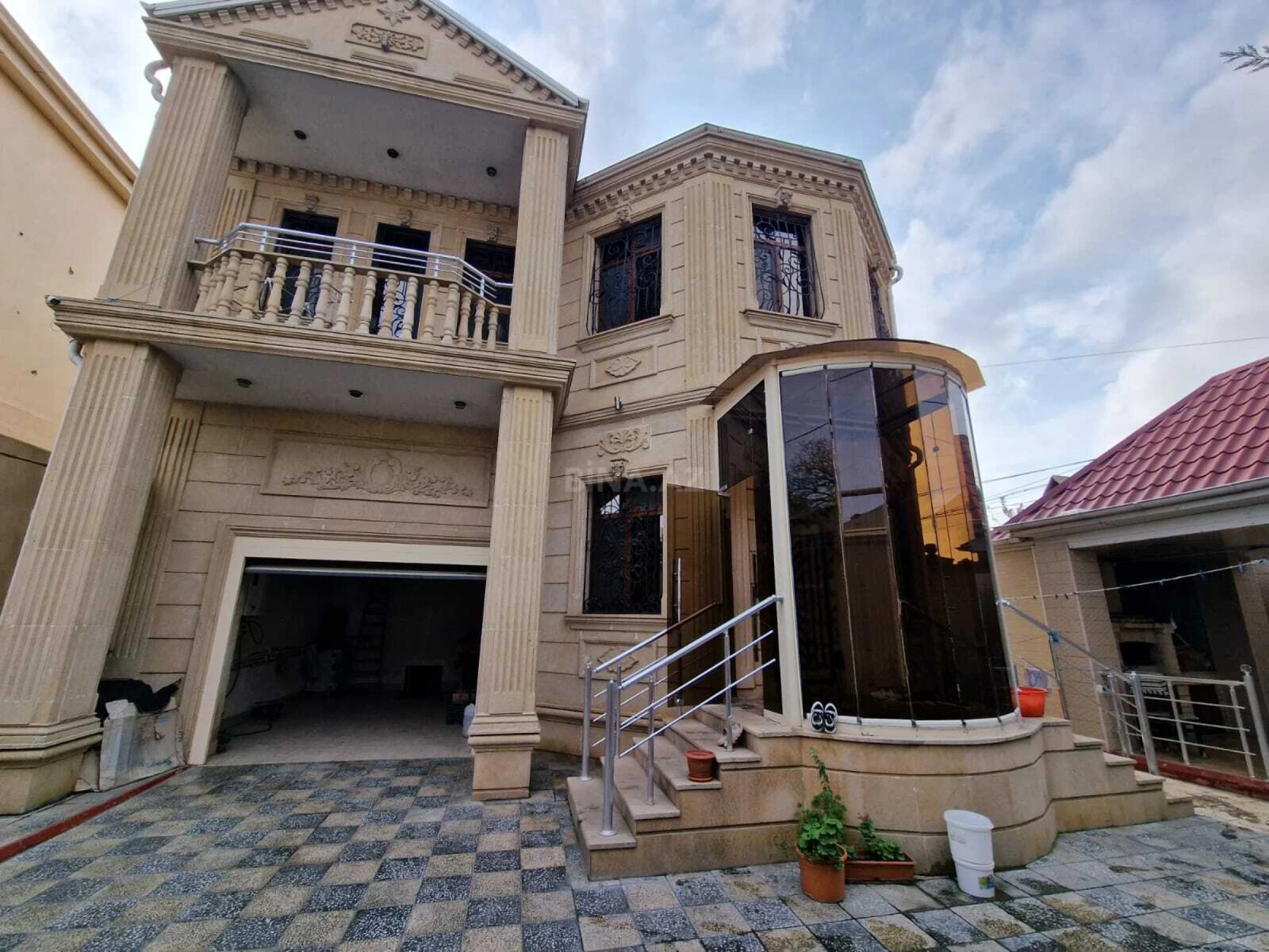 Satılır 5 otaqlı həyət evi 214 m²