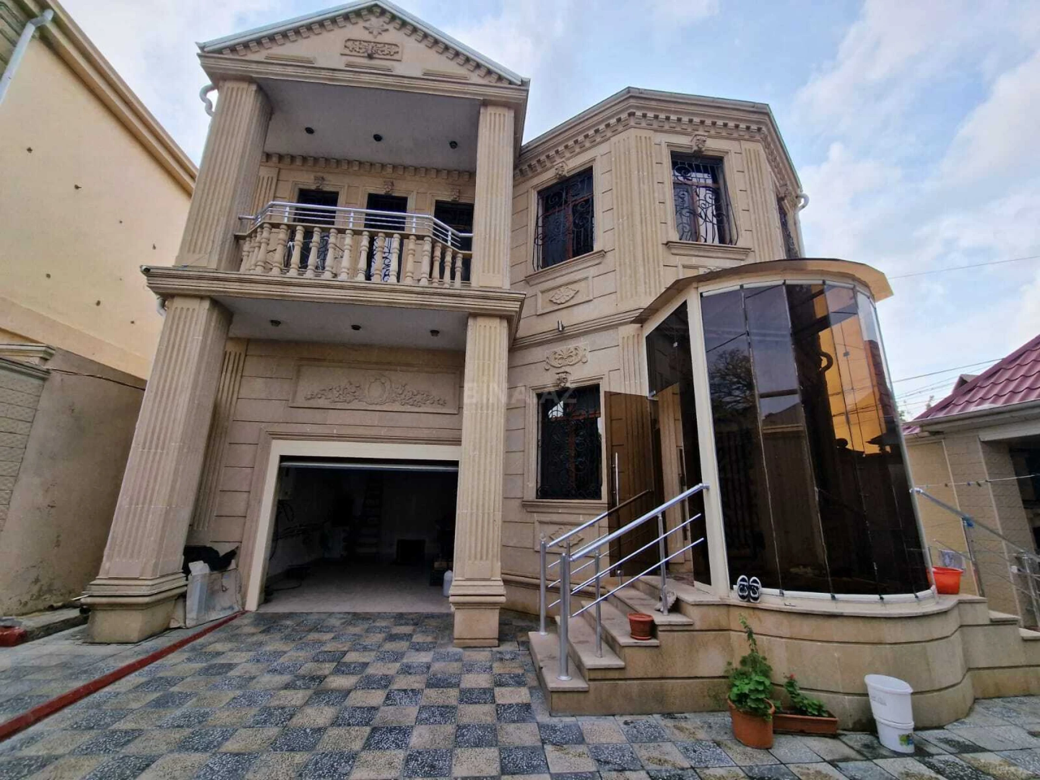 Satılır 5 otaqlı həyət evi 214 m²