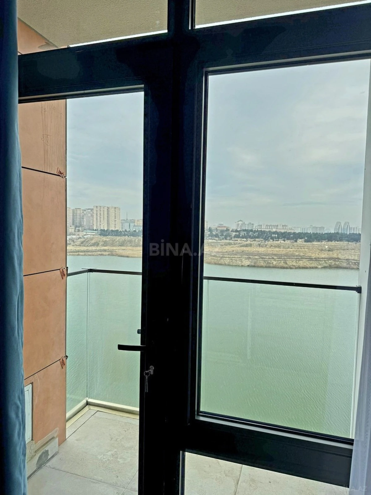 Satılır 3 otaqlı mənzil 83 m²