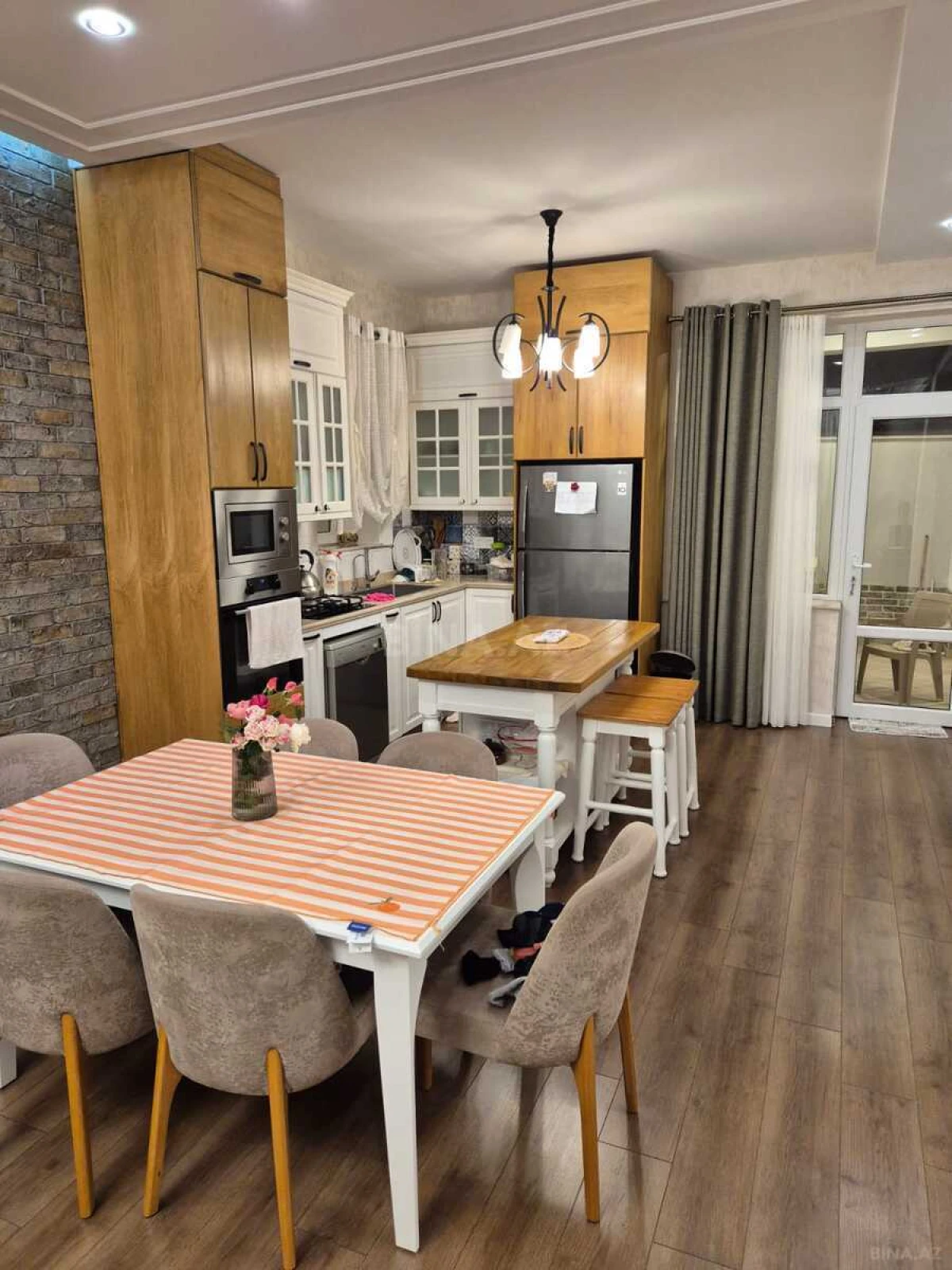 Satılır 4 otaqlı həyət evi 180 m²