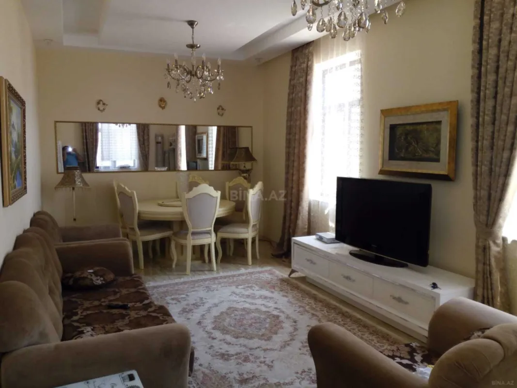 Satılır 5 otaqlı həyət evi 200 m²