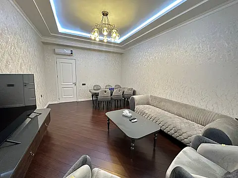 Kirayə verilir 2 otaqlı mənzil 95 m²