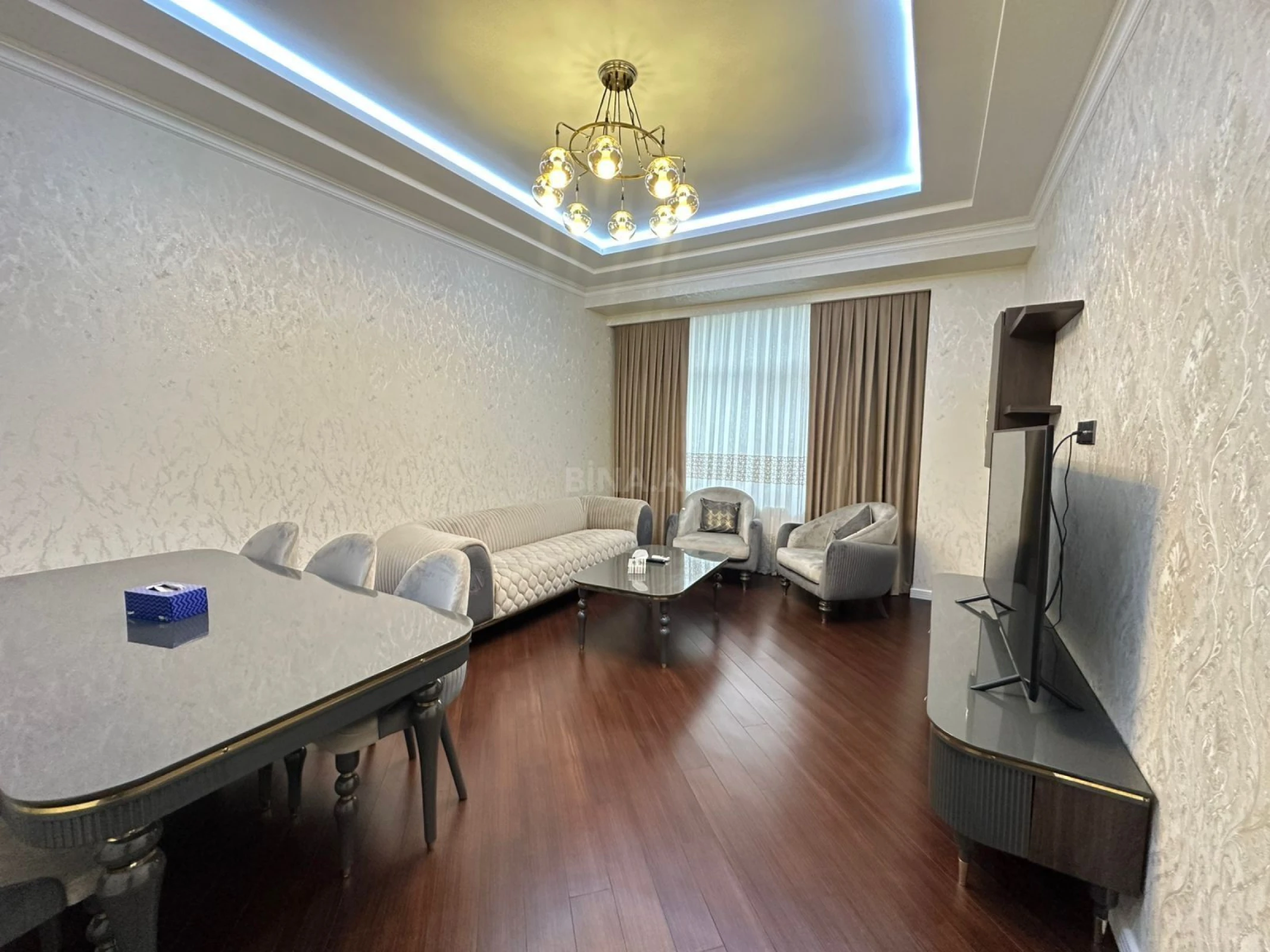 Kirayə verilir 2 otaqlı mənzil 95 m²