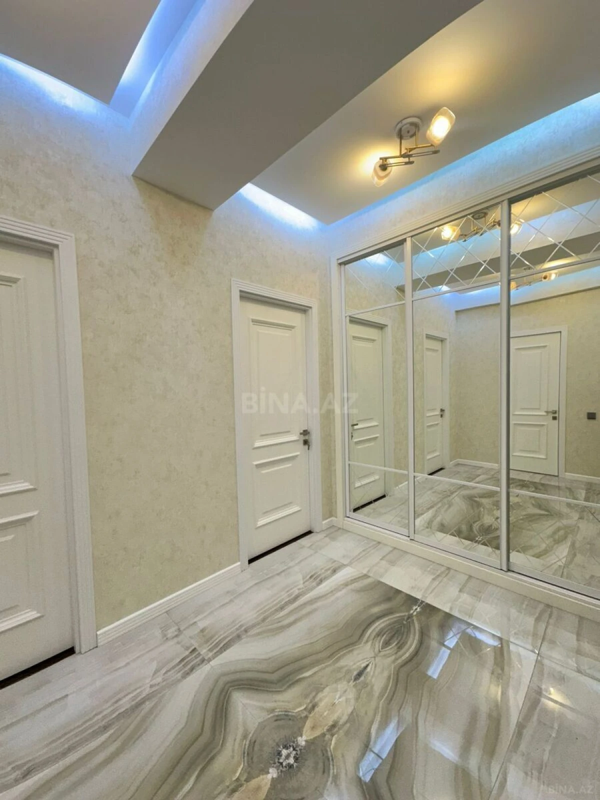 Kirayə verilir 2 otaqlı mənzil 95 m²