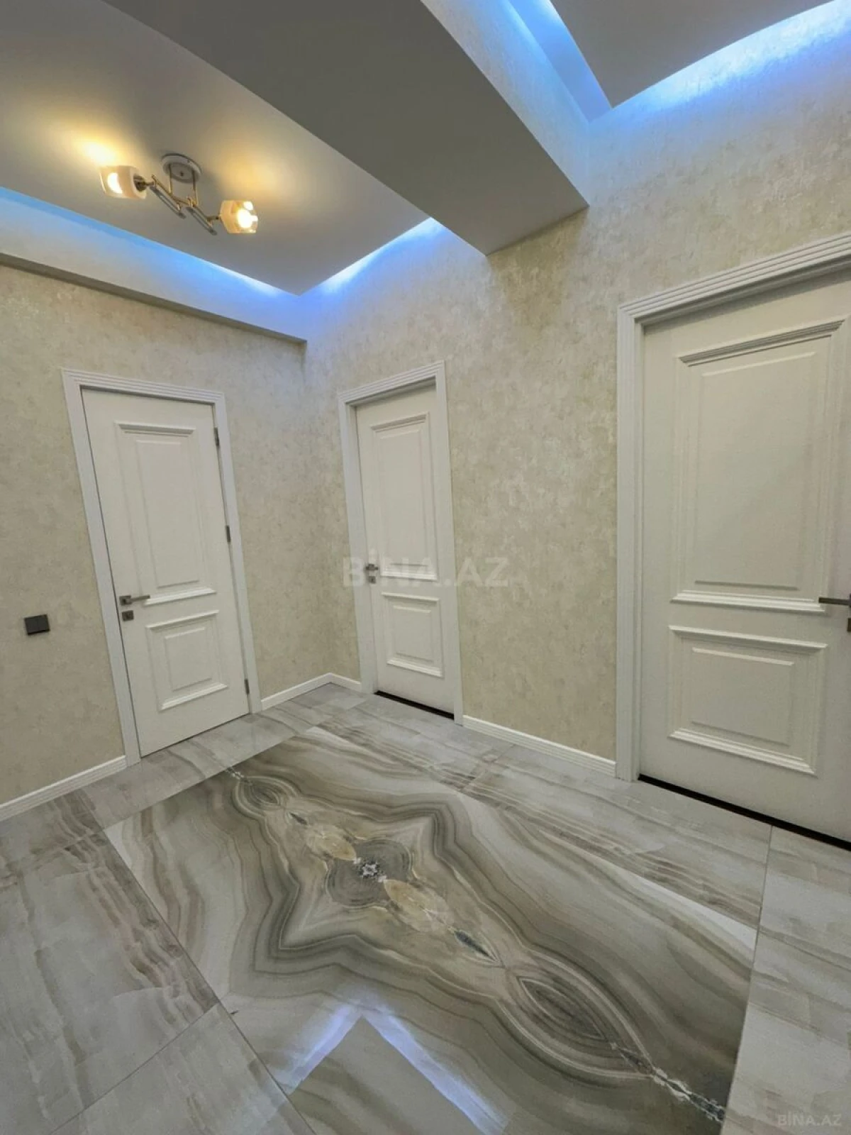 Kirayə verilir 2 otaqlı mənzil 95 m²