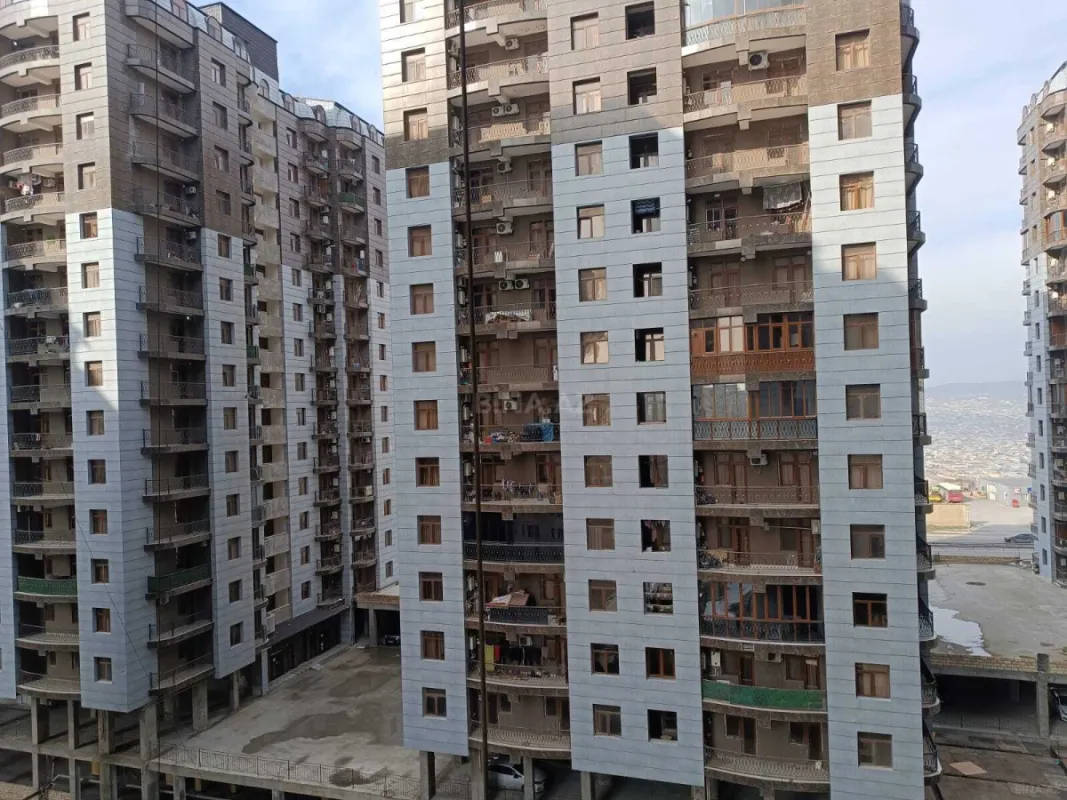 Satılır 2 otaqlı mənzil 73 m²