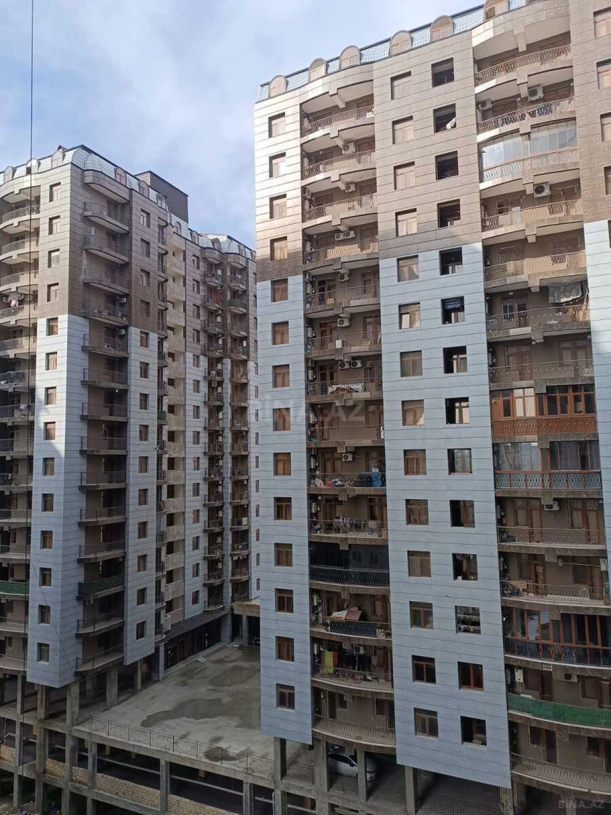 Satılır 2 otaqlı mənzil 73 m²