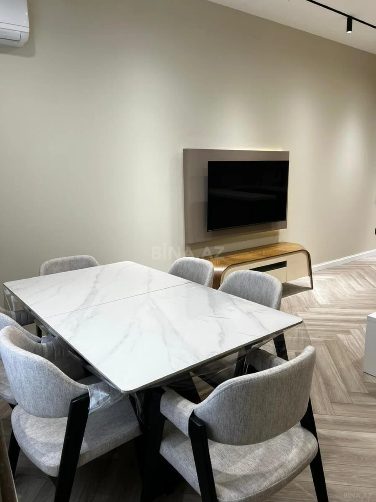 Kirayə verilir 2 otaqlı mənzil 70 m²